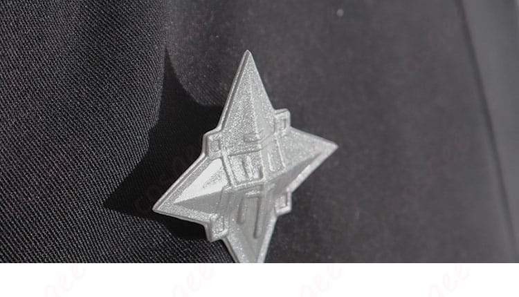 特防隊戦闘服の胸部エンブレム装飾アップ。世界観を象徴する意匠を精密再現。