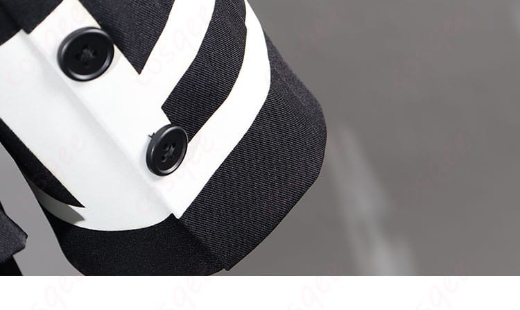 特防隊戦闘服の袖口ディテールアップ。装飾ラインと丁寧な縫製を確認できる近接カット。