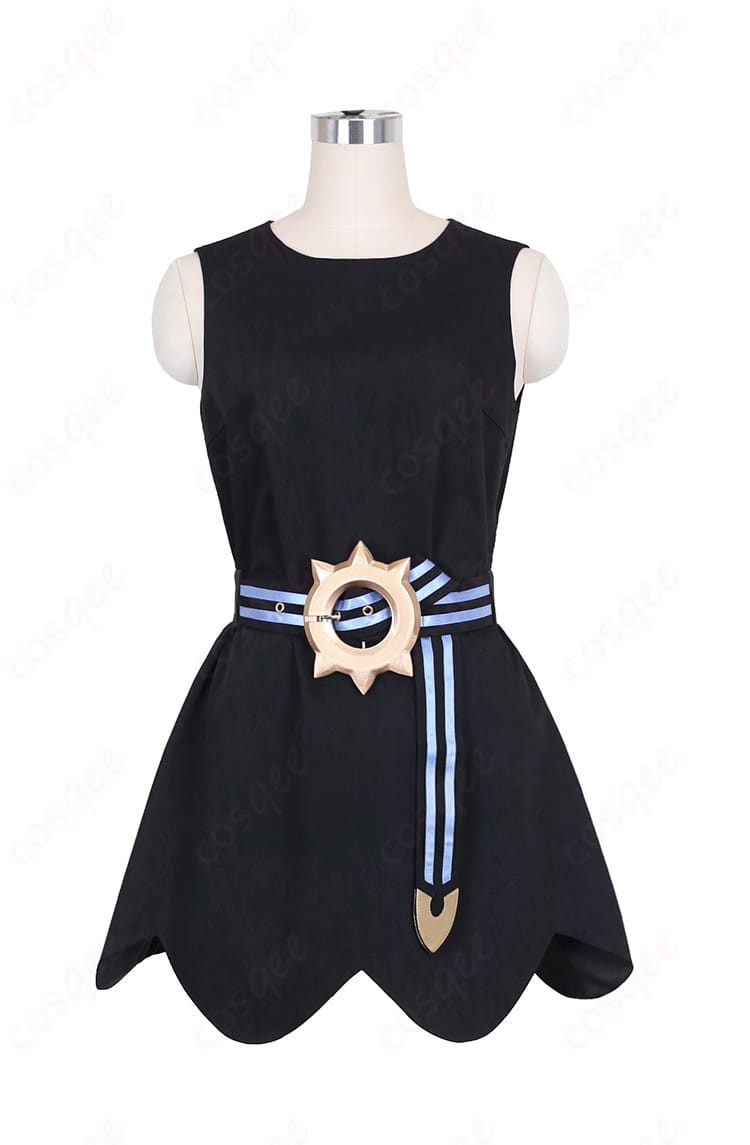 ワンピース前面の装飾ディテール。ウエスト周りの切り替えと装飾の近接画像