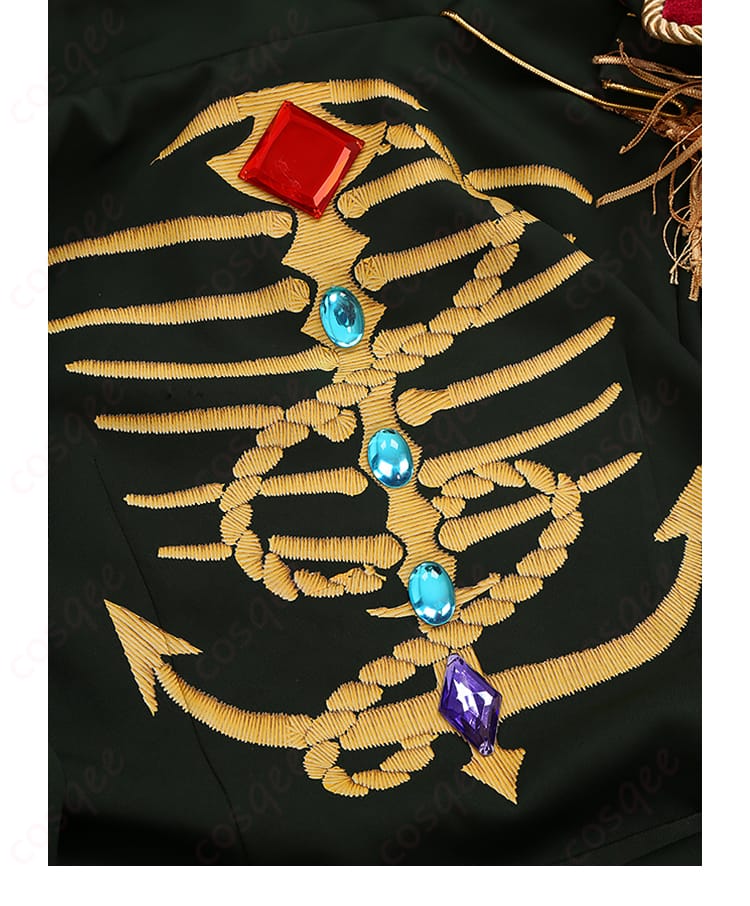 胸元の宝石風パーツと生地柄の近接ディテール