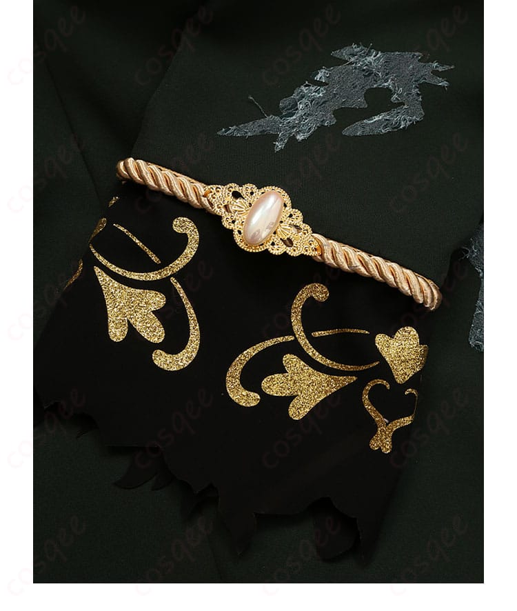 袖口の装飾トリムとカフの仕立てディテール