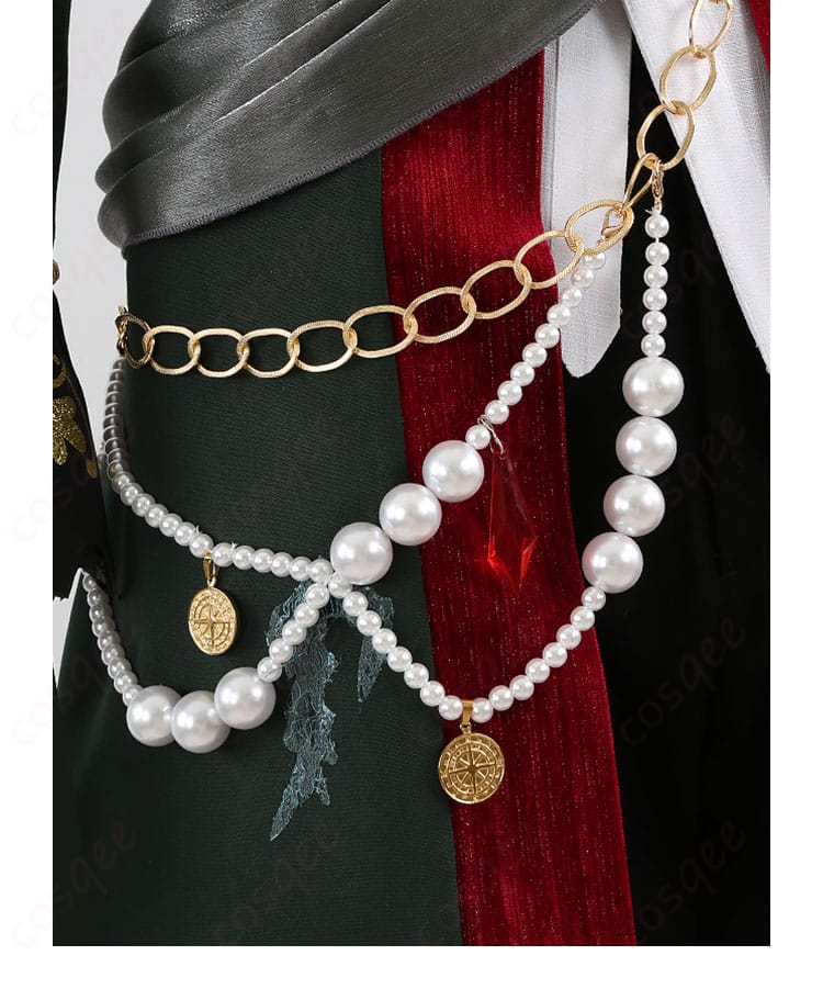 ウエストの多重ベルトと腰布の装飾ディテール