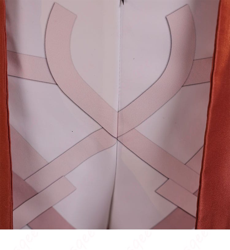 ジャンプスーツ下部の装飾モチーフと配色のディテール