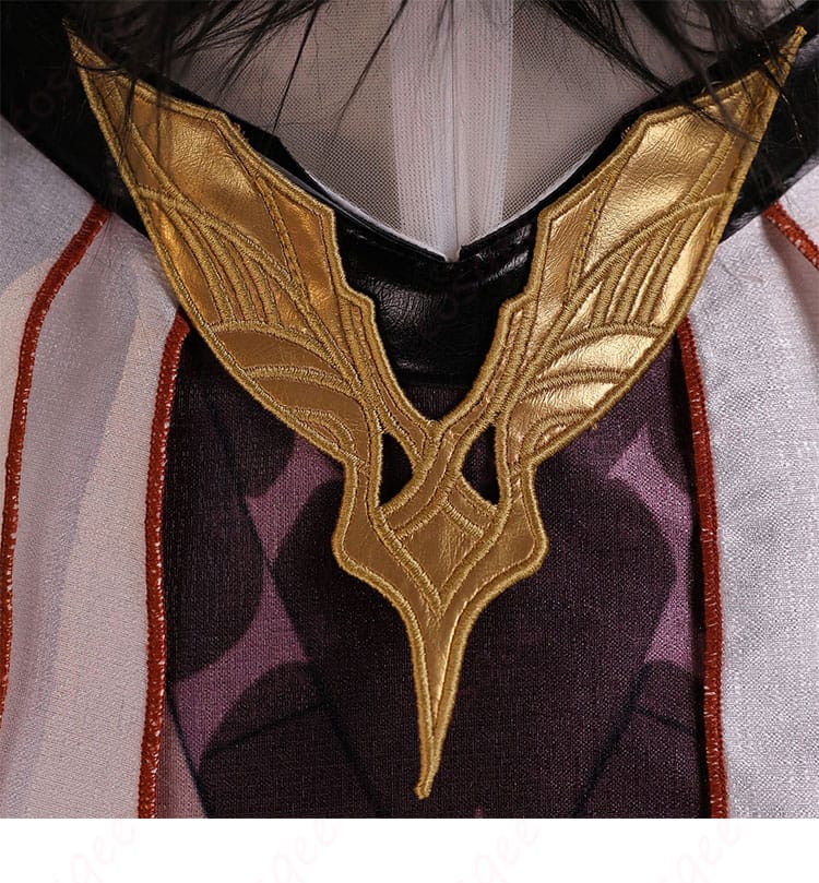 背面のマントと背飾りの構成ディテール