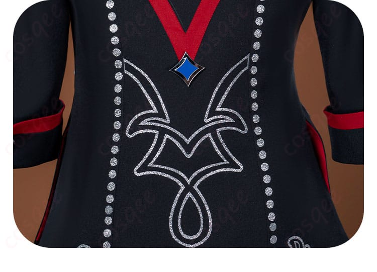 コート背面装飾の近接。背中心の切り替えと装飾配置