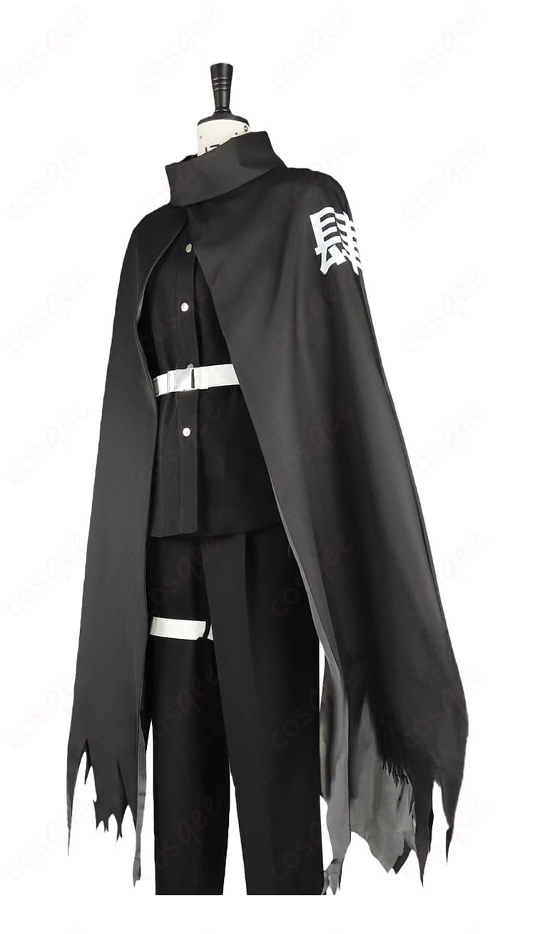 HUNDRED LINE 蒼月衛人マントの側面。肩から裾へ流れるドレープとシンプルで丈夫な縫製ディテール