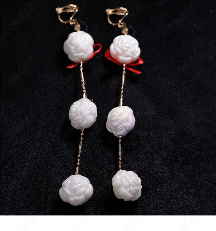 クマモチーフを取り入れた耳飾りのディテールと留め具構造