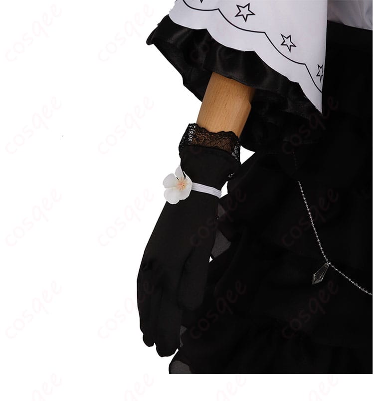 手袋・袖周りの装飾接写。縁取りと質感が伝わるディテールカット