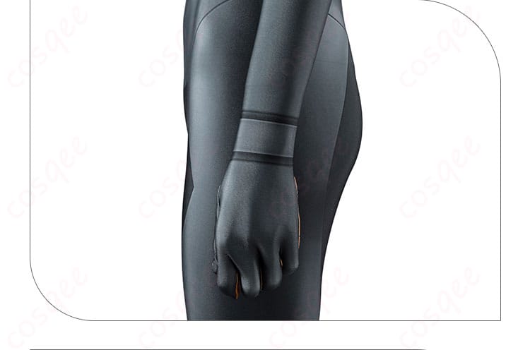 左袖の装飾パーツと取付部のアップ