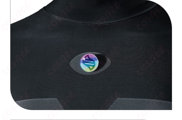 胸元アクセ全体と装飾バランスの確認カット