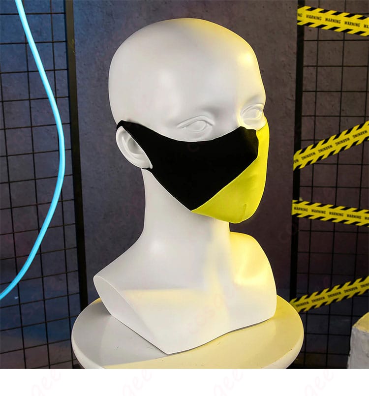 マスク側面装飾のアップ（呼吸口と配色アクセント）