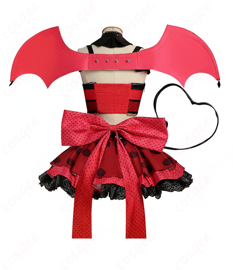 Aqours 小悪魔アイドル衣装の背面全体像。大きな背部リボンとスカートの広がり、ウエストのラインが分かる角度。