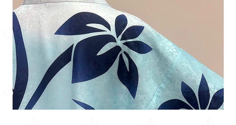 背肩部分の切り替えと装飾パーツの近接ディテール