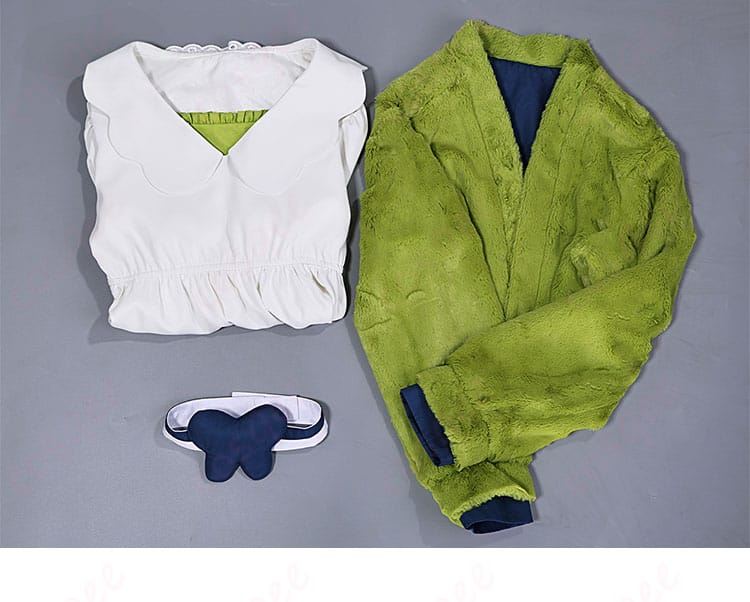 セット内容の平置き一式（コート・ワンピース・太もも飾り）を並べた構成確認画像