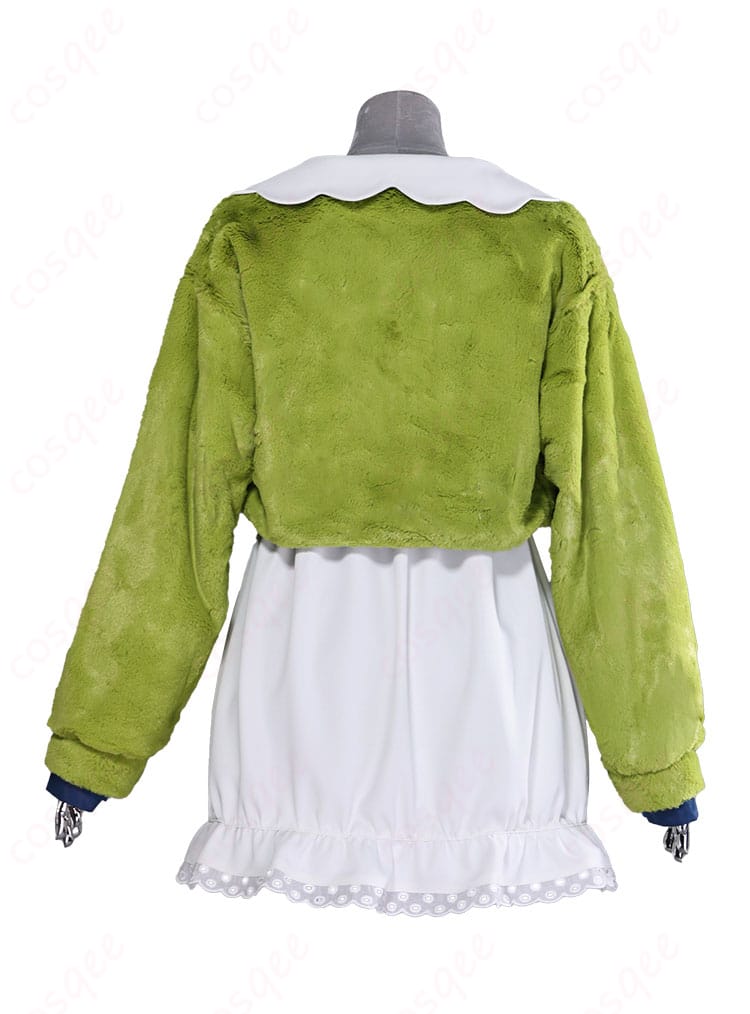 草薙寧々 くちぱっち風コーデの背面。コートの丈感と背中のラインを確認できる画像