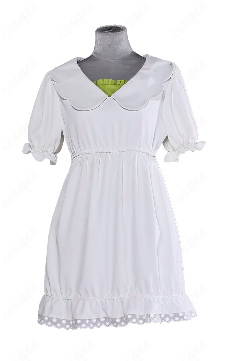 ワンピースとコートの裾まわり・ステッチなど、スカート部分のディテール接写