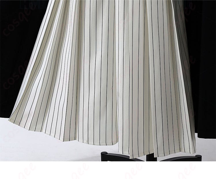 裾まわりの装飾・ラインディテール（ストライプ調意匠）