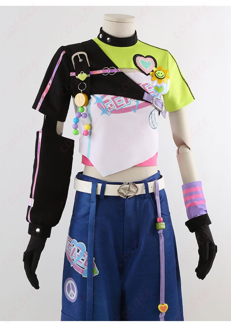 衣襟まわり装飾のアップ（配色切替とステッチ）