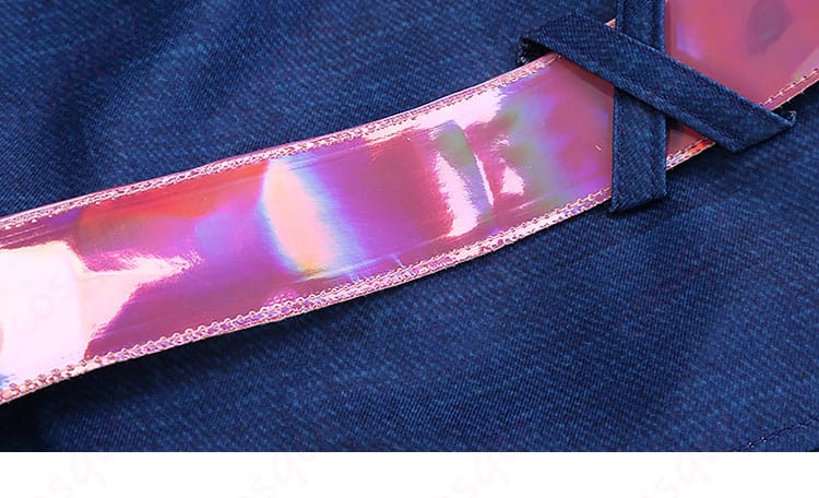 パンツ裾の細ベルト装飾ディテール（固定金具と質感）