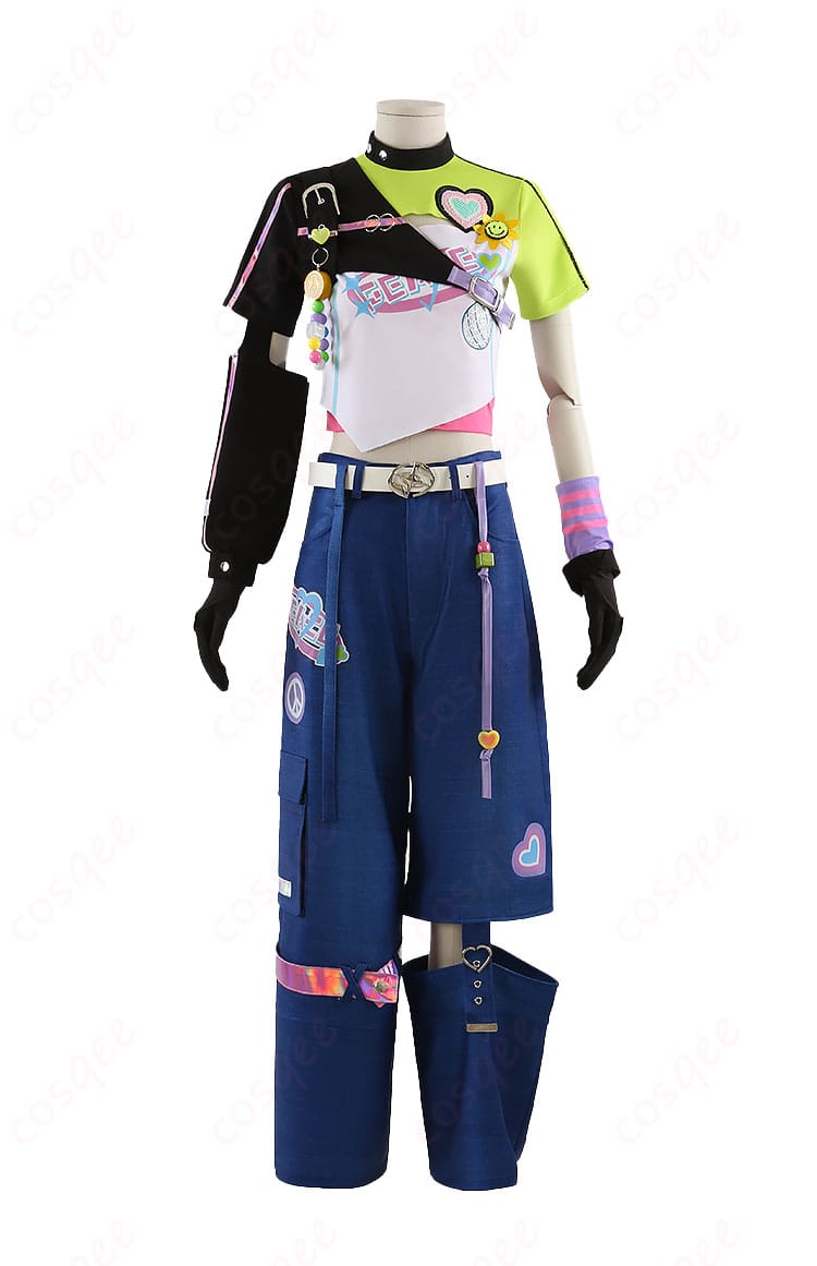 衣装の正面全体（Tシャツ・ベルト・パンツの配色とライン）