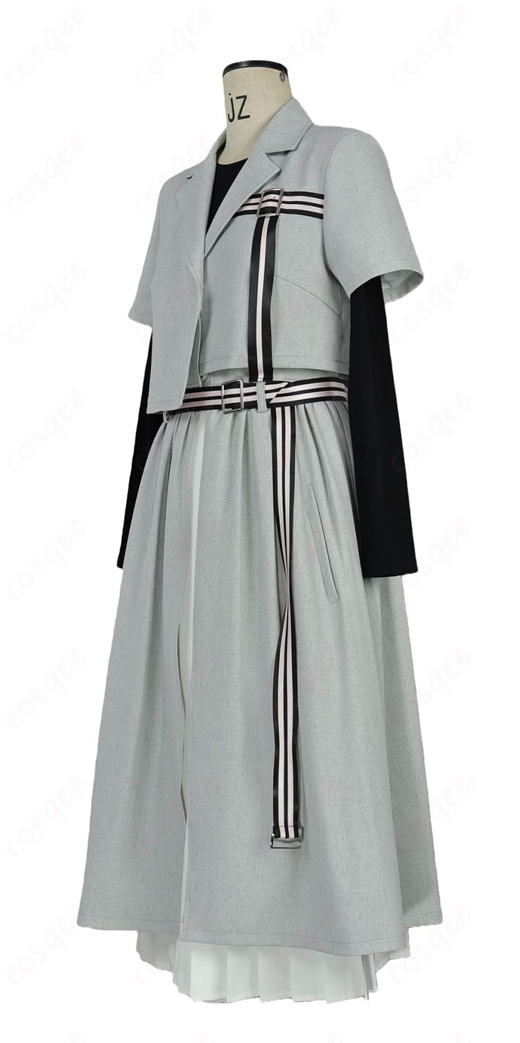 MyGO!!!!!風ステージ衣装の側面。コートのラインとスカートの広がり、スタイルアップ効果を確認できる角度。