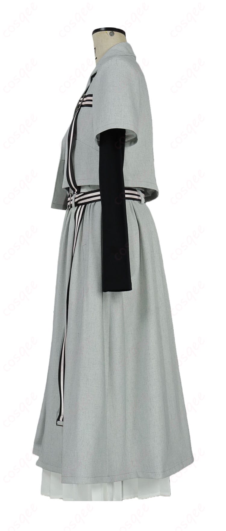 衣装左側の装飾ディテール全景。縫製のステッチ、トリムの質感、配置バランスが分かる近接画像。