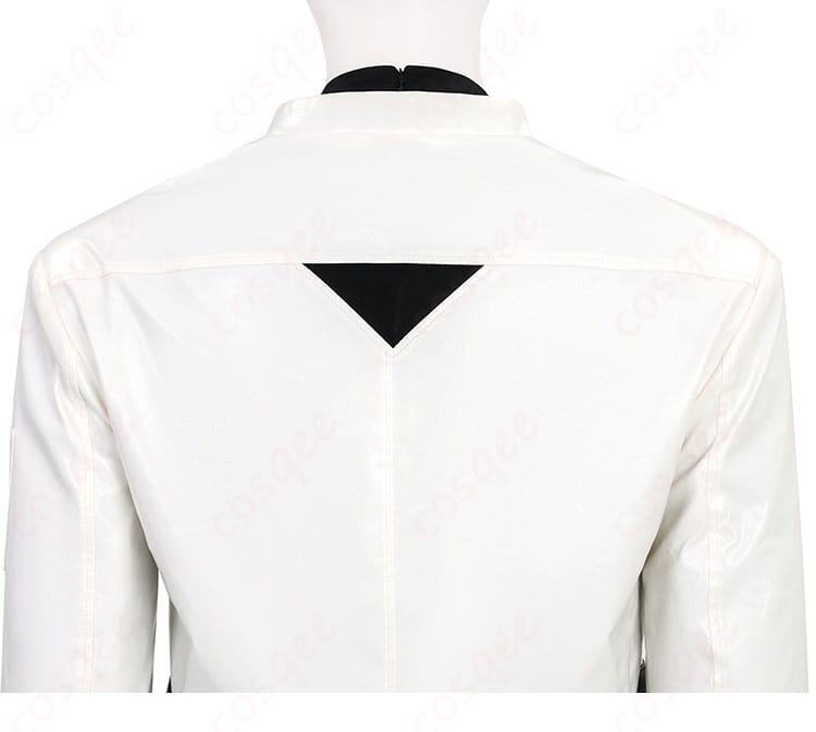 ジャケット背面の肩周りディテール。ヨーク切り替えと縫製ライン、ハリ感ある生地の表情を強調。