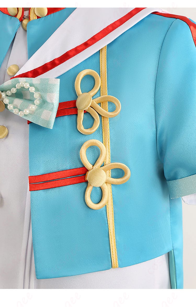 コート衣襟周りの装飾とステッチワークを接写したディテール画像