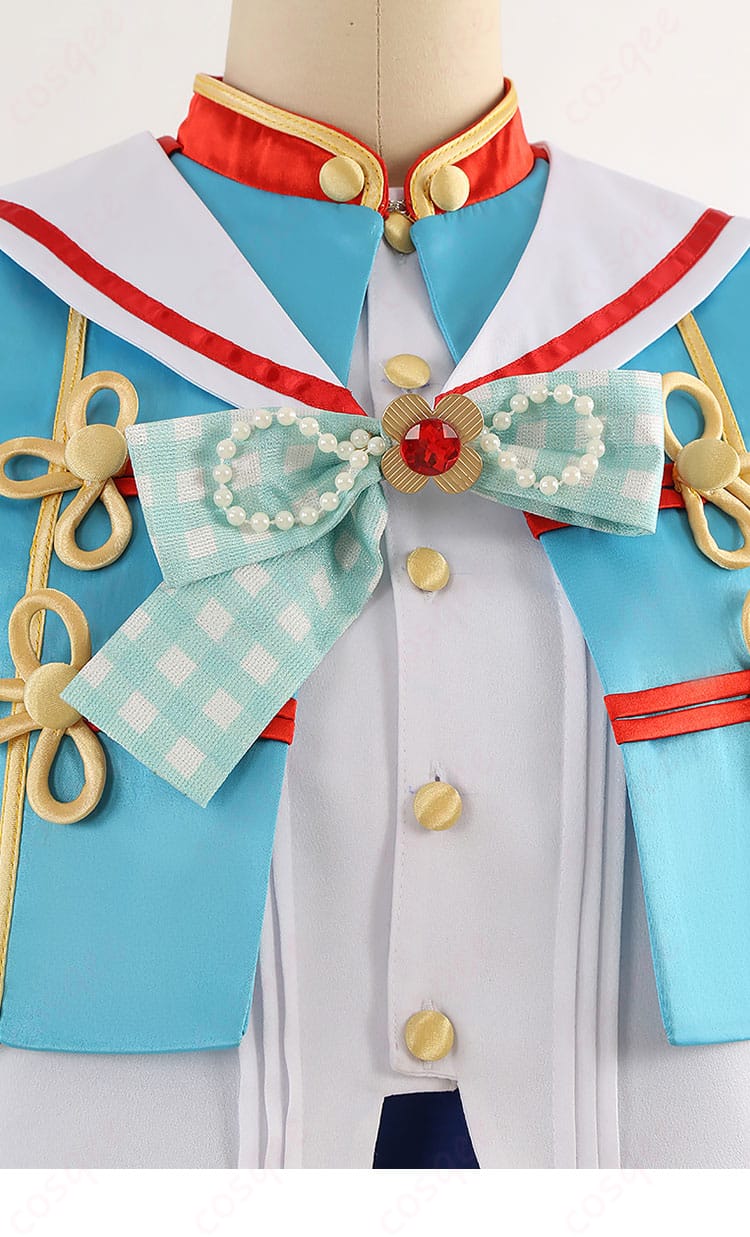 シャツの襟元とスカーフ結びの形が分かる接写ディテール画像