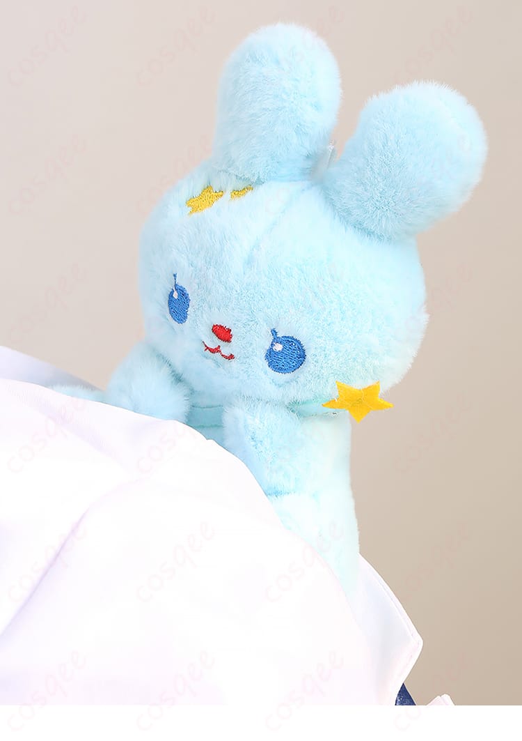 帽子に付属する公仔風チャーム装飾の形状・質感が分かる接写画像