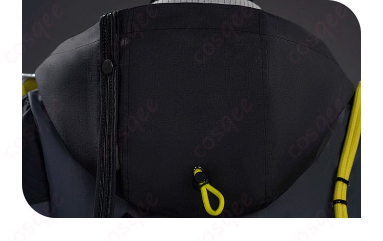 フード周りの装飾ディテールと立体感