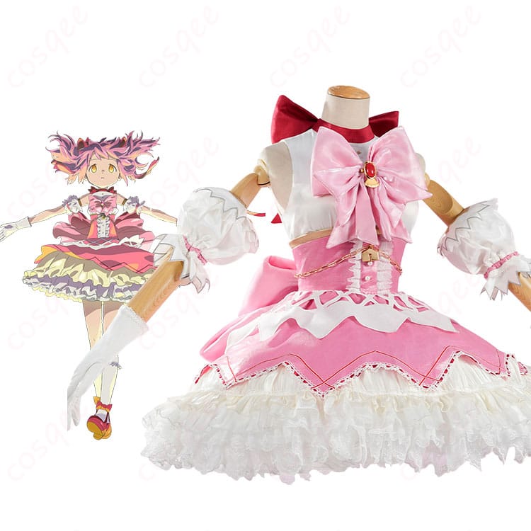 鹿目まどかのキャラクターイメージと並んだコスプレ衣装一式の比較カット(正面)