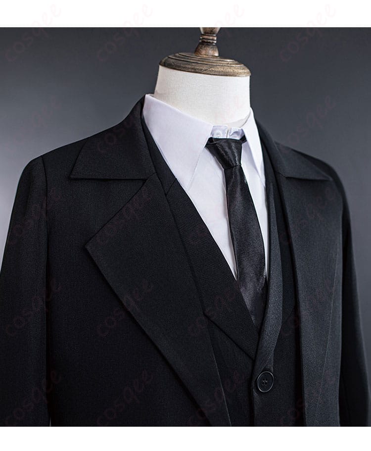 太宰治 黒の時代 衣装の襟元ディテール。シャツの襟、ネクタイ幅、包帯の重なりを示す近接写真