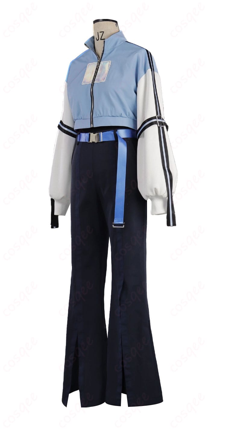 側面シルエット｜可動域を確保したコートとスリムパンツのバランスで動きやすさを表現