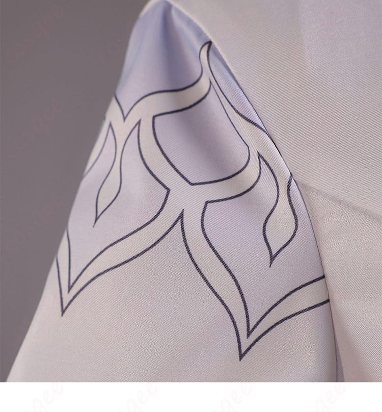 ダリア コスプレの肩装飾ディテール。上品でクールな印象を支えるショルダーパーツ