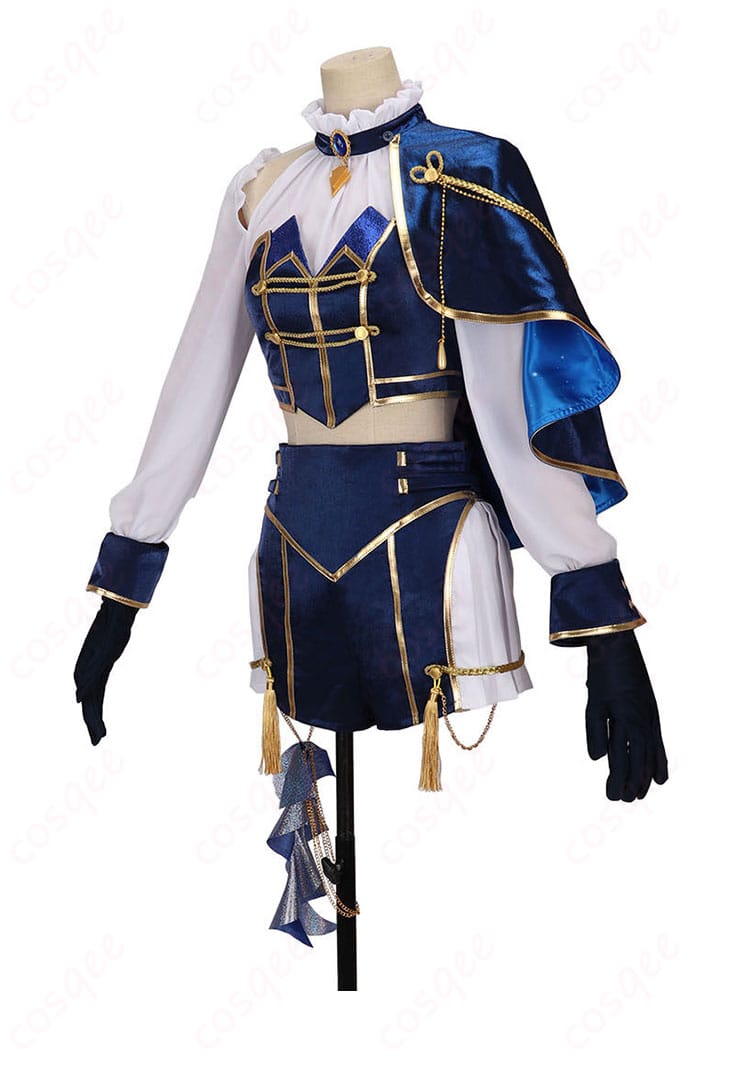 にじさんじ 先斗寧 共通衣装コスプレの側面シルエット。ショートパンツとマントの落ち感、全体バランスを示す写真