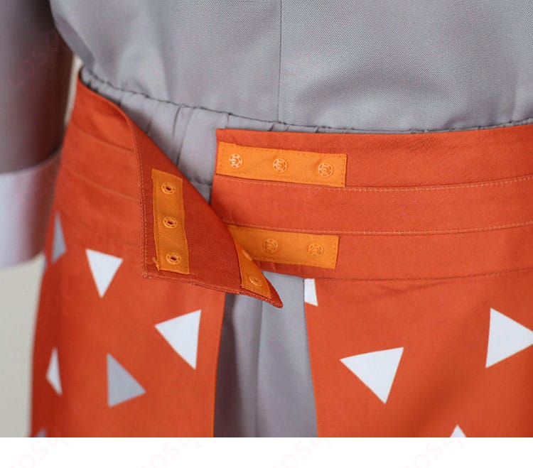 グリ コスプレ衣装の留め具ディテール。安定感のある固定仕様で動いてもズレにくい。