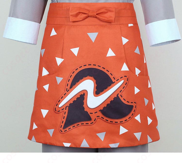 グリ コスプレ衣装のエプロン装飾詳細。カフェ制服らしいデザインと実用的な長さ。