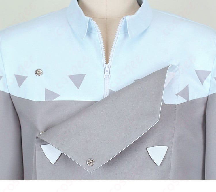 グリ コスプレ衣装の門襟・襟元デザイン詳細。イベント撮影でも整って見える仕上げ。