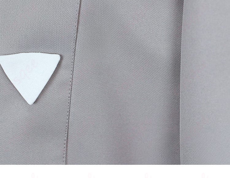 グリ コスプレ衣装の生地アップ。薄手で通気性が良く、適度なハリ感を持つ素材感。