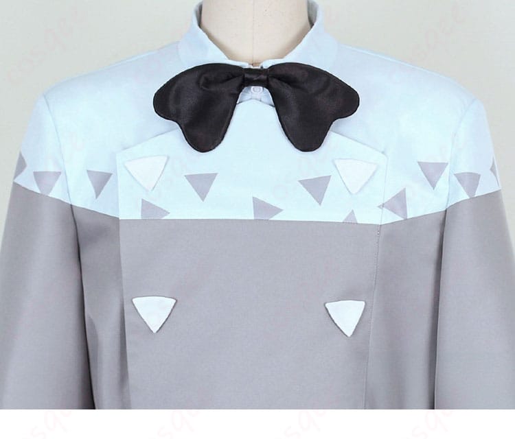グリ コスプレ衣装の襟元装飾ディテール。端正な襟周りで大人びた印象を強調。