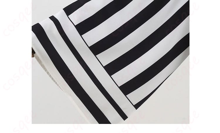 伊黒小芭内コスプレ 外套（縞羽織）の袖口ディテール。生地の質感と縞柄の幅感を示す写真