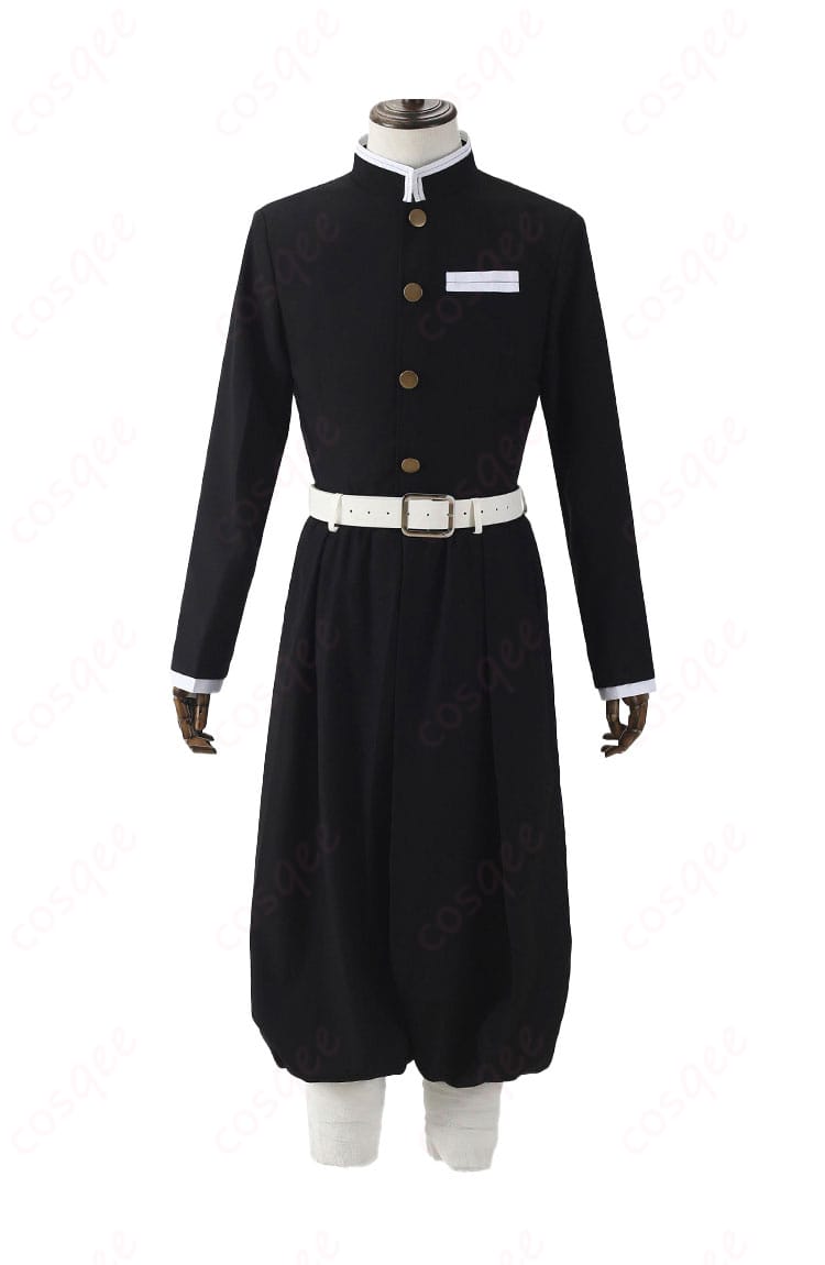 伊黒小芭内コスプレ 正面の装飾ディテール。刺繍と前合わせの仕立てをクローズアップ