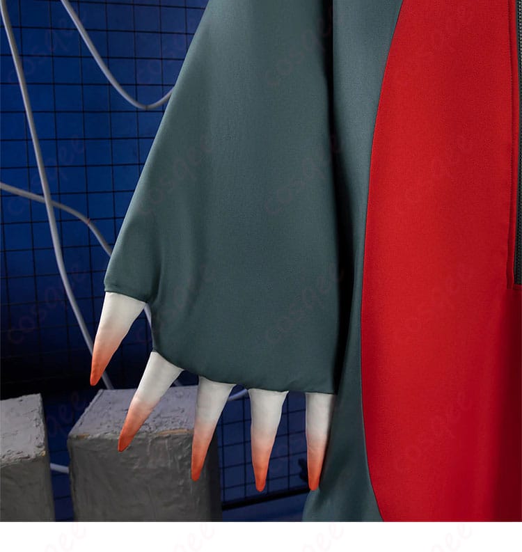 袖口の装飾ディテール。質感のある素材とステッチワークで怪獣風デザインを表現。