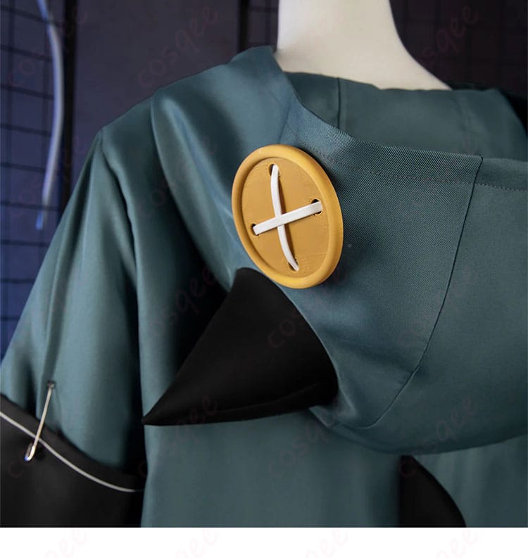 角付きフードのアップ。立体補強で形を保ち、存在感を高めるディテール。