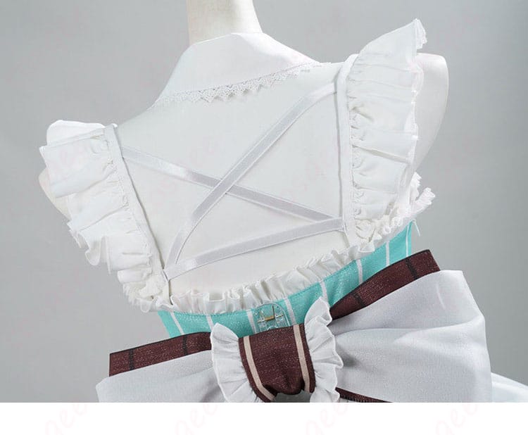 ミント・ファントーム メイド服の肩まわり装飾。立体フリルが光を受けて表情豊かに映る。