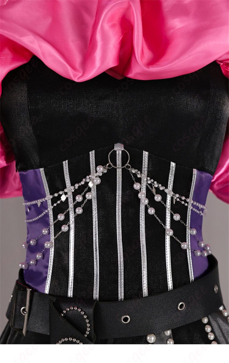 ホロライブ 綺々羅々ヴィヴィ ステージ衣装2025 ウエスト装飾。くびれを強調するベルトとモチーフの立体感。