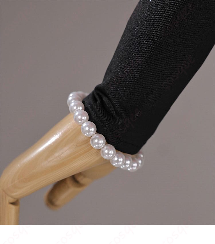 ホロライブ 綺々羅々ヴィヴィ ステージ衣装2025 腕飾りディテール。手元を華やかに見せるブレス・アームアクセ。