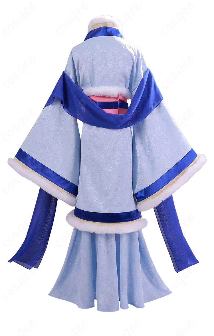 猫猫 冬服コスプレの背面。背中から裾までの落ち感、ベルト位置やショールの掛かり方を確認できる後ろ姿カット。