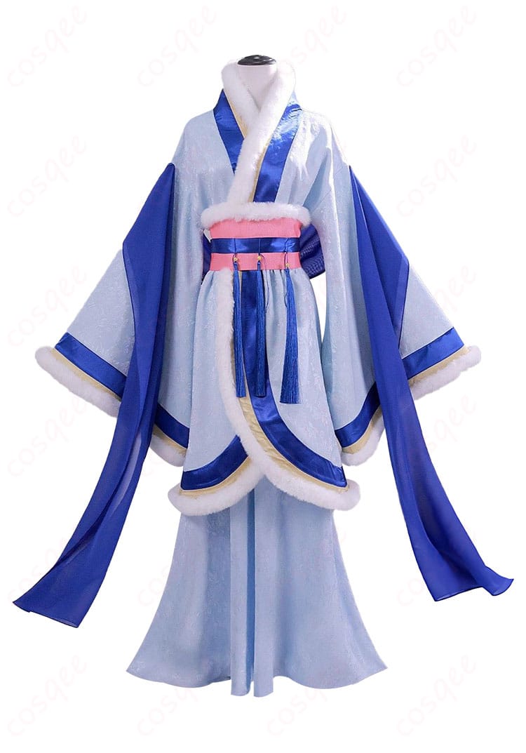 猫猫 冬服コスプレの正面全体。落ち着いた配色と自然なシルエットを正面から確認できるカット。襟元から裾までの縦ラインが分かります。